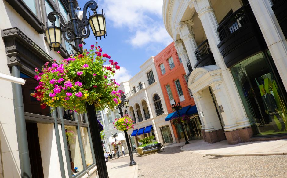 Rodeo Drive welcomes visitors to the luxury shopping destination - Beverly  Press & Park Labrea NewsBeverly Press & Park Labrea News